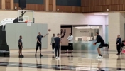 文班的投篮出手感觉是慢了些，但是谁又能盖的了呢？😂