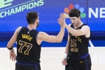 东契奇谈里夫斯：从伤病中恢复过来很艰难 我们知道他会反弹的