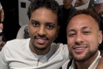两个巴西10号！罗德里戈和内马尔现场观战桑托斯南美杯比赛