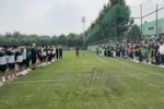 国安今日训练前，为因意外去世的俱乐部员工裴志淼举行默哀仪式