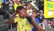 看傻了😮！巴西0-2落后，甲亢哥反应